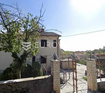 Rijeka, Drenova, samostojeća kuća sa tri stana i garažom