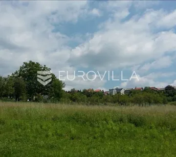 Mikulići, građevinsko zemljište površine 665 m² - Zagreb
