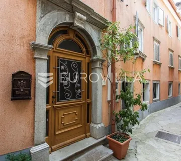 Cres, kuća s restoranom, apartmanima i privatnim parkingom, 200 m od mora, jedinstvena prilika - cover