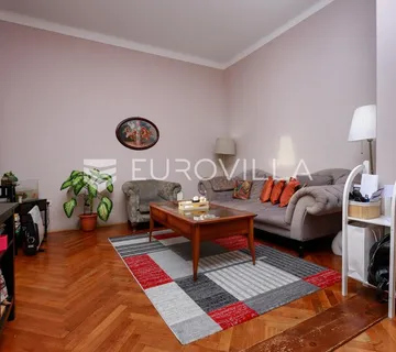 Opatija, centar, trosoban stan 90 m², panormaski pogled na more