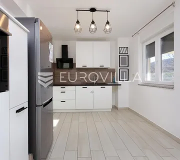Rijeka, Draga, moderan trosoban stan od 82 m² sa sunčanim balkonom i sjenovitom terasom - cover