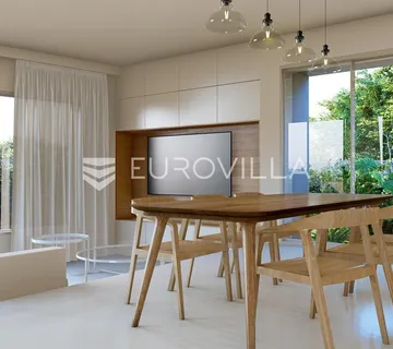 Kaštel Novi, moderna vila u izgradnji s bazenom i pogledom na more - cover