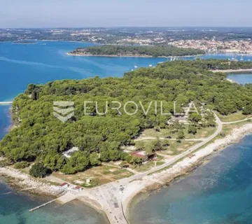 Medulin, velika građevinska parcela 14540 m2 T1 hotel- resort namjene