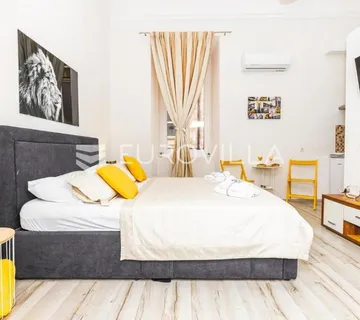 Dubrovnik, Stari grad, četri apartmana - cover