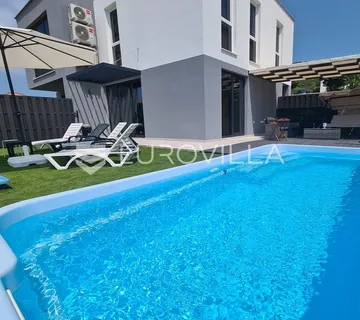 Pag, Stara Novalja, dvojna vila s bazenom na top lokaciji - cover