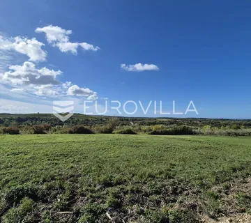 Istra, Buje, građevinsko zemljište 1036 m² na odličnoj lokaciji