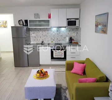 Split, Bol, dva namještena studio apartmana u centru grada - cover