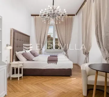 Rijeka, Centar, dva luksuzna studio apartmana u strogom centru