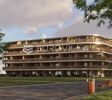 Istra, Umag, moderan prizemni stan s dvije spavaće sobe i privatnim vrtom, S007