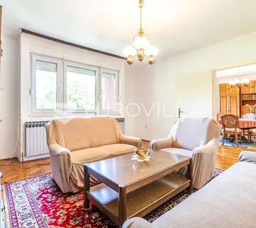 Zagreb, Jandrićeva, trosoban stan sa 2 balkona, garažom, parking mjestom i vrtom, 80 m²