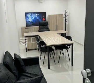 Istra, Pula, centar grada  uredski poslovni prostor NKP 18 m2 na 1. katu - cover