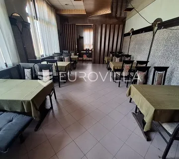 Karlovac, Borlin, kuća 720 m² s poslovnim prostorom, gospodarskom zgradom i nogometnim terenom - cover