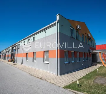 Đakovo, Industrijska zona, poslovna zgrada, 934 m²