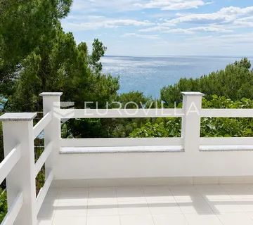Cres, Martinšćica, samostojeća kuća 148 m², dva apartmana, samo 150 m od mora - Martinšćica, Cres