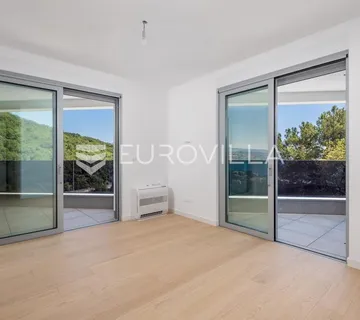 Opatija, centar, atraktivan višesoban stan u novogradnji s 4 parkirna mjesta NKP 254 m2 - cover