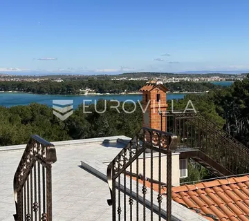 Premantura, prekrasan penthaus 185 m² s panoramskim pogledom - Premantura, Medulin