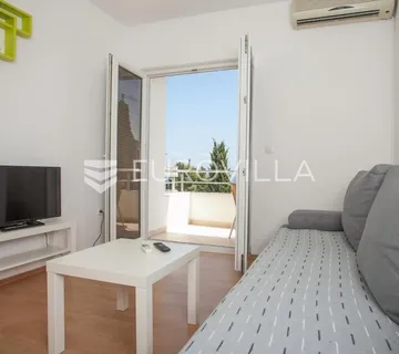Trogir, Seget Vranjic, dvosoban apartman za dugoročan najam - cover
