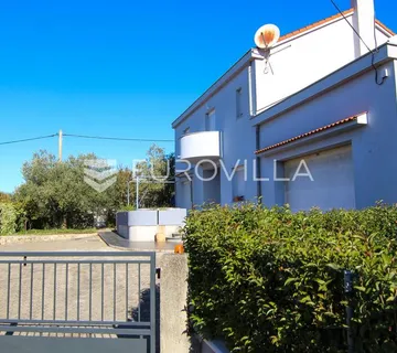 Zadar, Bokanjac, prostrana kuća površine 376 m² s velikim potencijalom - cover