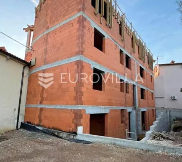 Istra, Ližnjan, stan u prizemlju s vrtom i parkirnim mjestom, novogradnja