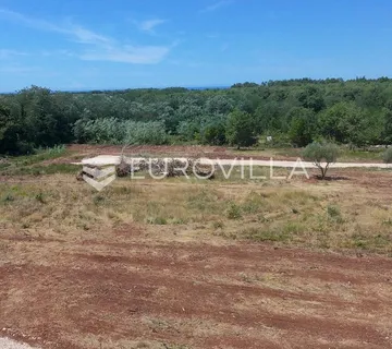 Istra, Brtonigla, Građevinsko zemljište 675 m², idealno za luksuznu vilu s bazenom