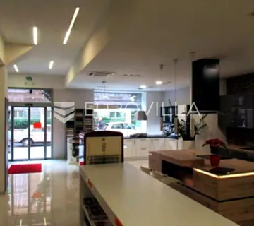 Pula, centar, ulični lokal/poslovni prostor na atraktivnoj lokaciji 177,10 m², ODLIČNA INVESTICIJA - cover