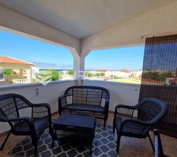 Vir, dva apartmana na 1. katu s pogledom na more, 110m od plaže