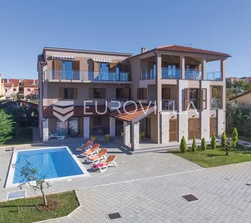 Medulin, Volme, luksuzan stan s bazenom i garažom, 200 m od mora - cover