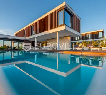 Primošten luksuzna vila s bazenom