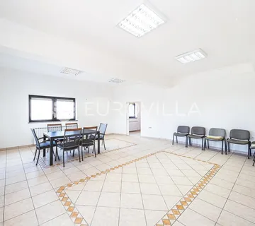Sveta Nedjelja, Kerestinec, poslovni prostor 70 m², parking - cover