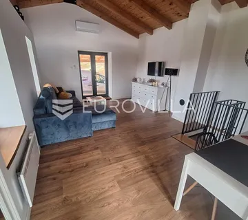 Karlovac, Mala Švarča, kuća 145 m², novouređena, velika parcela, mirna lokacija - cover