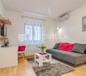 Istra, Pula, moderan jednosoban stan s garažom u centru grada - Medulin