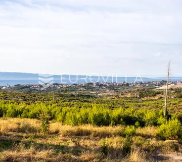 Mravince, atraktvino građevinsko zemljište površine 2067 m² - cover