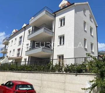 Bol, atraktivan četverosoban apartman 89 m² s vrtom NOVOGRADNJA - cover