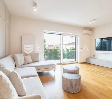 Zagreb, Lašćina, ekskluzivan četverosoban stan s balkonom od 130 m², garažno parkirno mjesto