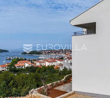Grad Cres, Grabar, trosoban stan 101 m², vrt, pogled na more - cover