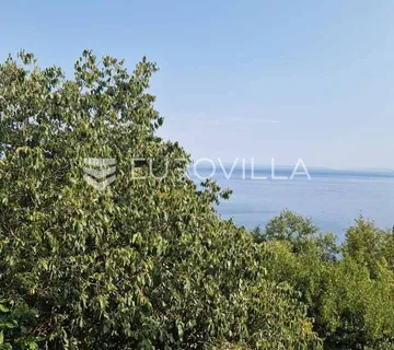 Opatija, Volosko, stan u obnovljenoj staroj vili u Volosku, 200 m od mora.