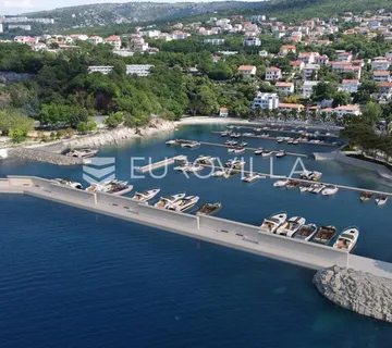 Kostrena, građevinsko zemljište 2623 m² s tri objekta, blizina mora, odlična lokacija - Doričići, Kostrena