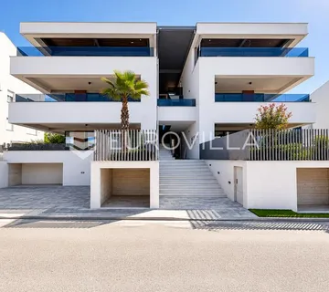 Zadar, Diklo, luksuzan trosoban stan 124,27 m² na super lokaciji s vrtom