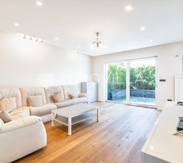 Zagreb, Blato, luksuzna dvojna kuća 320 m² - cover