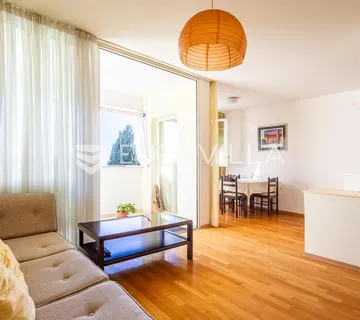 Split, Gripe komforan dvosoban stan 64 m² s pogledom