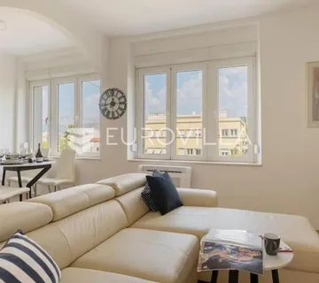 Split, Mažuranićevo šetalište, dvoetažan dvosoban stan
