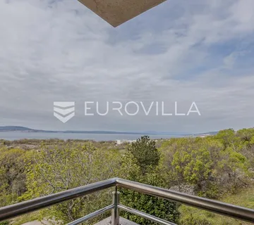 Novi Vinodolski, dvosobni stan od 54 m² s prekrasnim pogledom i potkrovljem od 30 m² - cover