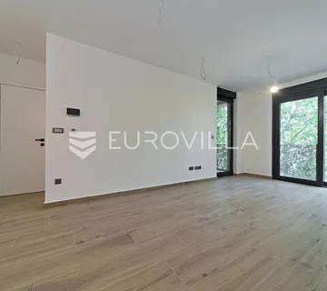 Osijek, Gornji grad, centar, Novogradnja, dvosoban stan s loggiom