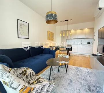 Pula, Centar, dugoročni najam trosobnog modernog stana parking,66.58 m² lift, namješteno, top lokacija - cover