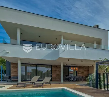 Istra, luksuzna villa 276 m² s 4 spavaće sobe, bazenom i pogledom na more - Fažana