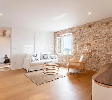 Šibenik, luksuzan stan na eksluzivnoj lokaciji, 1.red do mora