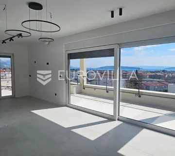 Kaštel Stari penthouse 102 m² s pogledom na more, garaža s ostavom direkno lift u stan - cover