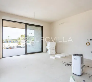Sevid, dvosoban stan u prizemlju u prvom redu do mora površine 64.98 m² - cover