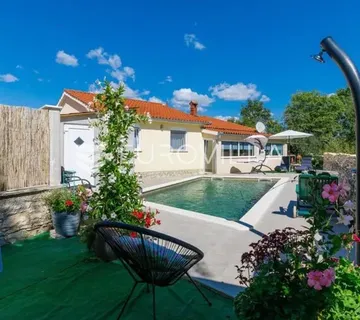 Istra, Vodnjan samostojeća kuća s bazenom i konobom