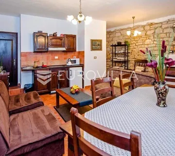 Istra, Rovinj, stan u prizemlju s neto korisnom površinom od 39,82 m² na 100 metara od mora
